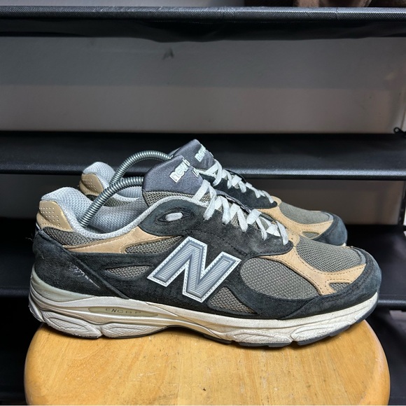 New balance 993 made in the USA Black and Tan Athletic Shoes - Picture 1 of 8